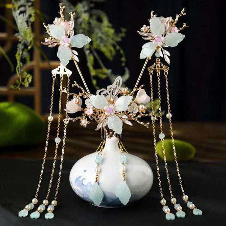 Silk Tassel Hairpin with Jade Accents — Quiet Elegance for Morning Rituals