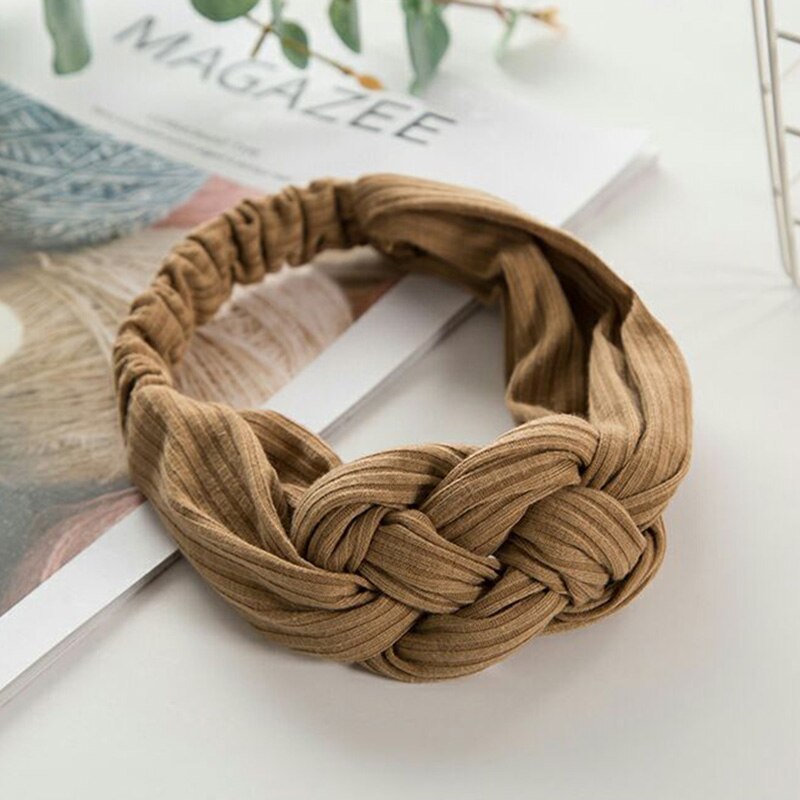 Hand-Knitted Chinese Knot Hair Band — Serene Ritual Accessory for Quiet Mornings