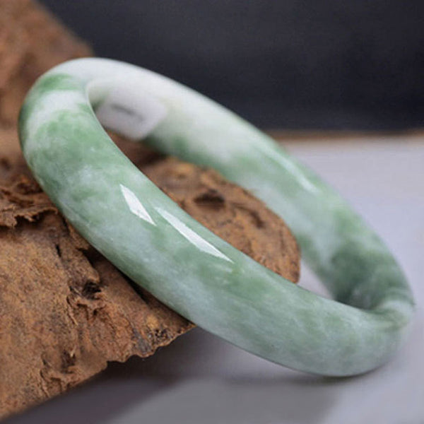 Floating Jade Charm Bracelet — Serene Eastern Ritual for Quiet Modern Living