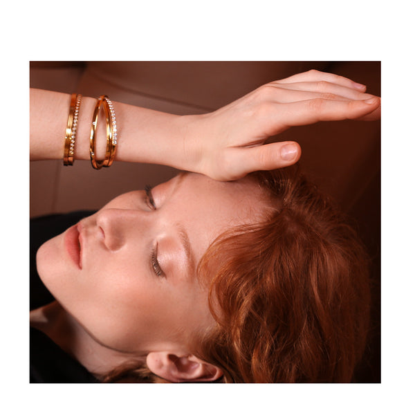 Luxe Gold-Tone Metal Bangle Bracelet for Women | Enfashion Elegant Statement Jewelry