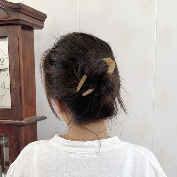 Sandalwood Kitten Hairpins — Whispers of Calm for Quiet Mornings