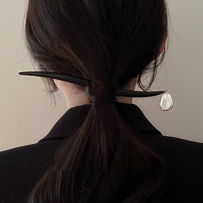 Sandalwood & Baroque Pearl Hairpin — Quiet Elegance for Morning Rituals
