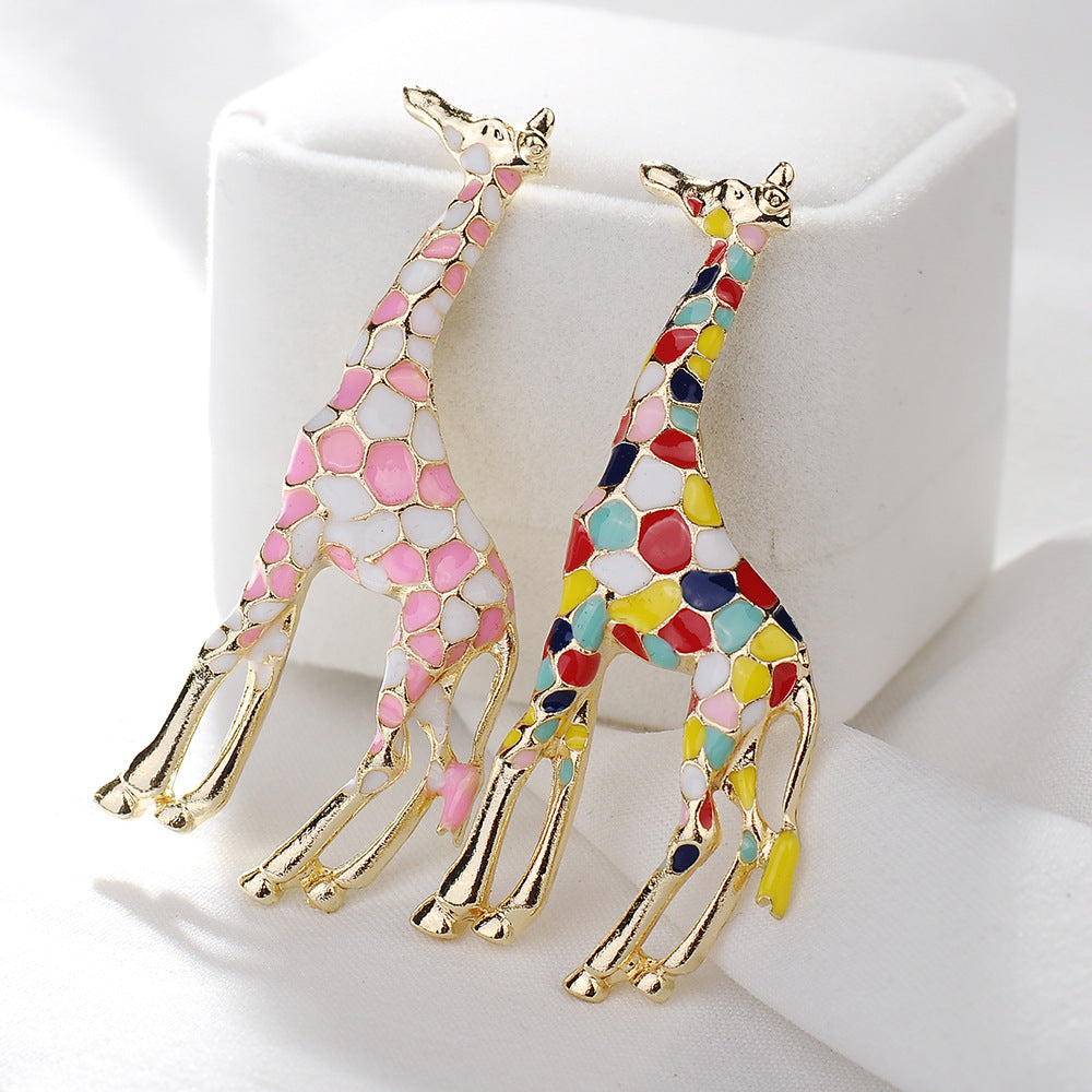 Giraffe Whisper Brooch — Minimalist Eastern-Inspired Charm for Quiet Modern Souls