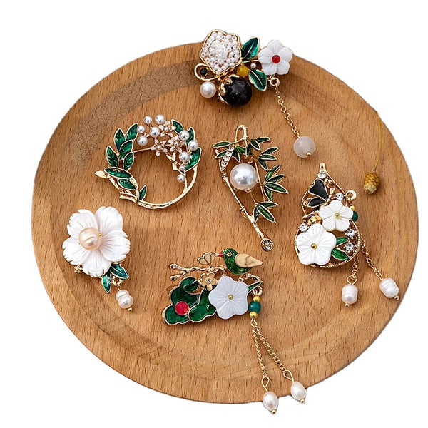 Chinese Retro Fan-Shaped Tassel Brooch - Orchid Bell Design