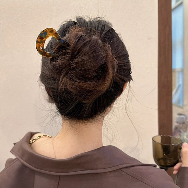 U-Shaped Jade Hair Pin — Eastern Ritual Hair Accents for Quiet Modern Living