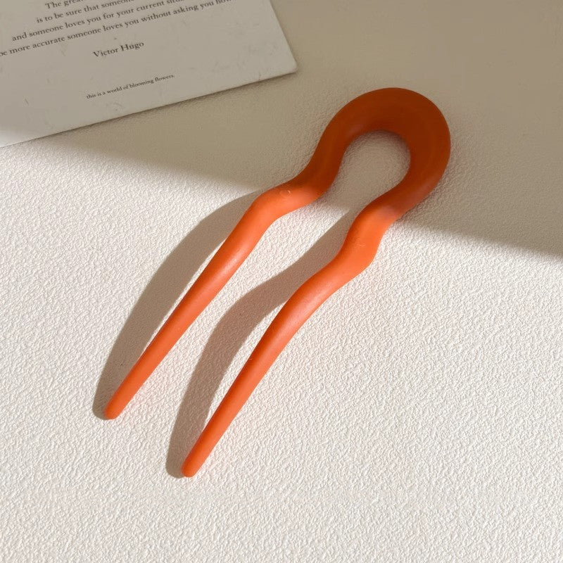 U-Shaped Jade Hair Pin — Minimalist Eastern Ritual Accessory for Quiet Mornings
