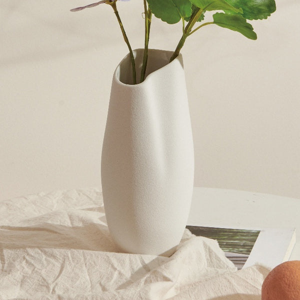 Luxury Minimalist Ceramic Vase – Timeless Sculptural Design for Modern Interiors