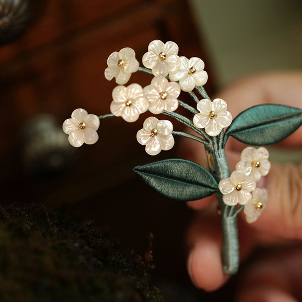 Elegant Cheongsam Collar Brooch with Artistic Chinese Wrapped Flower Design